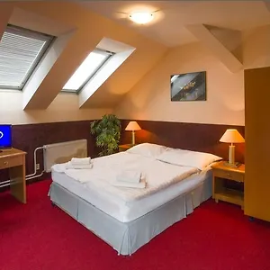 a-plus-hotel-hostel.praguehotelsweb.com/